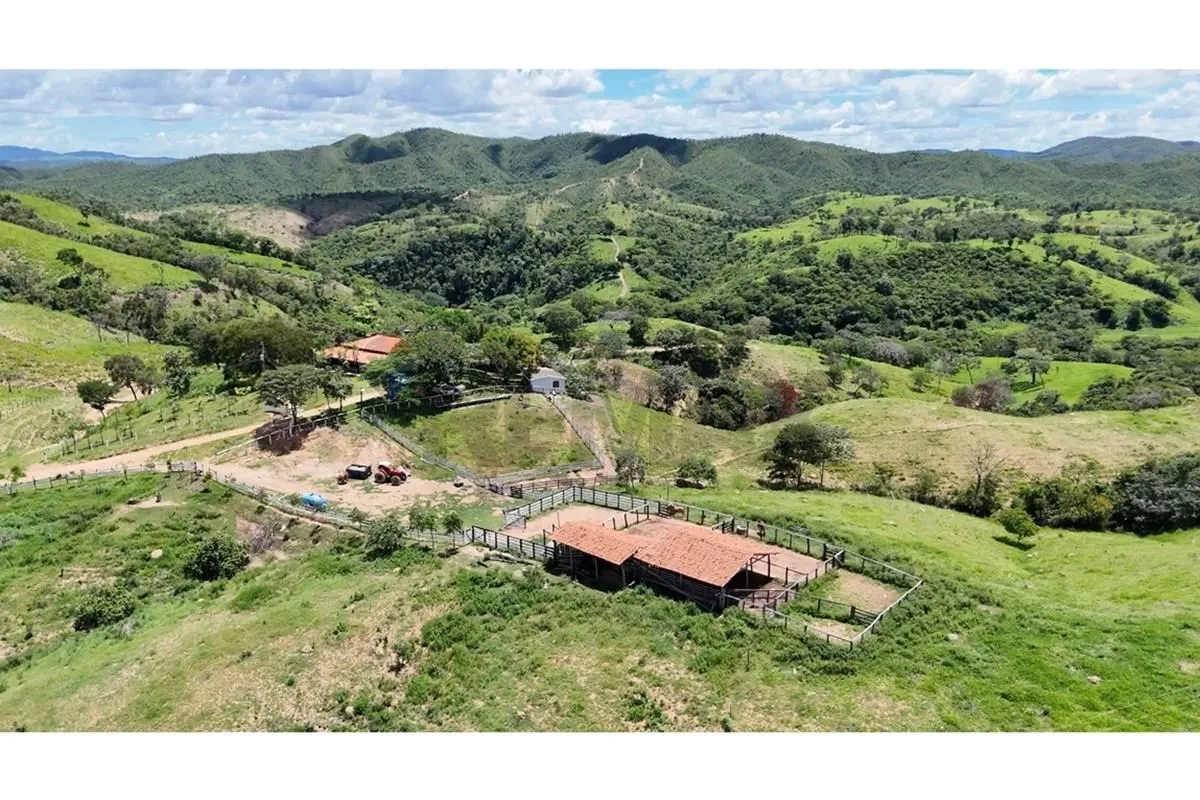 Fazenda com 1.016 hectares, 90 alqueires de pastagem, 3 nascentes, 3 represas, 2...