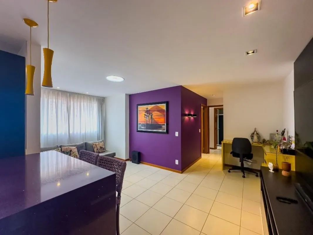 Fernandes & Coelho Imóveis apresenta excelente apartamento mobiliado no Residenc...