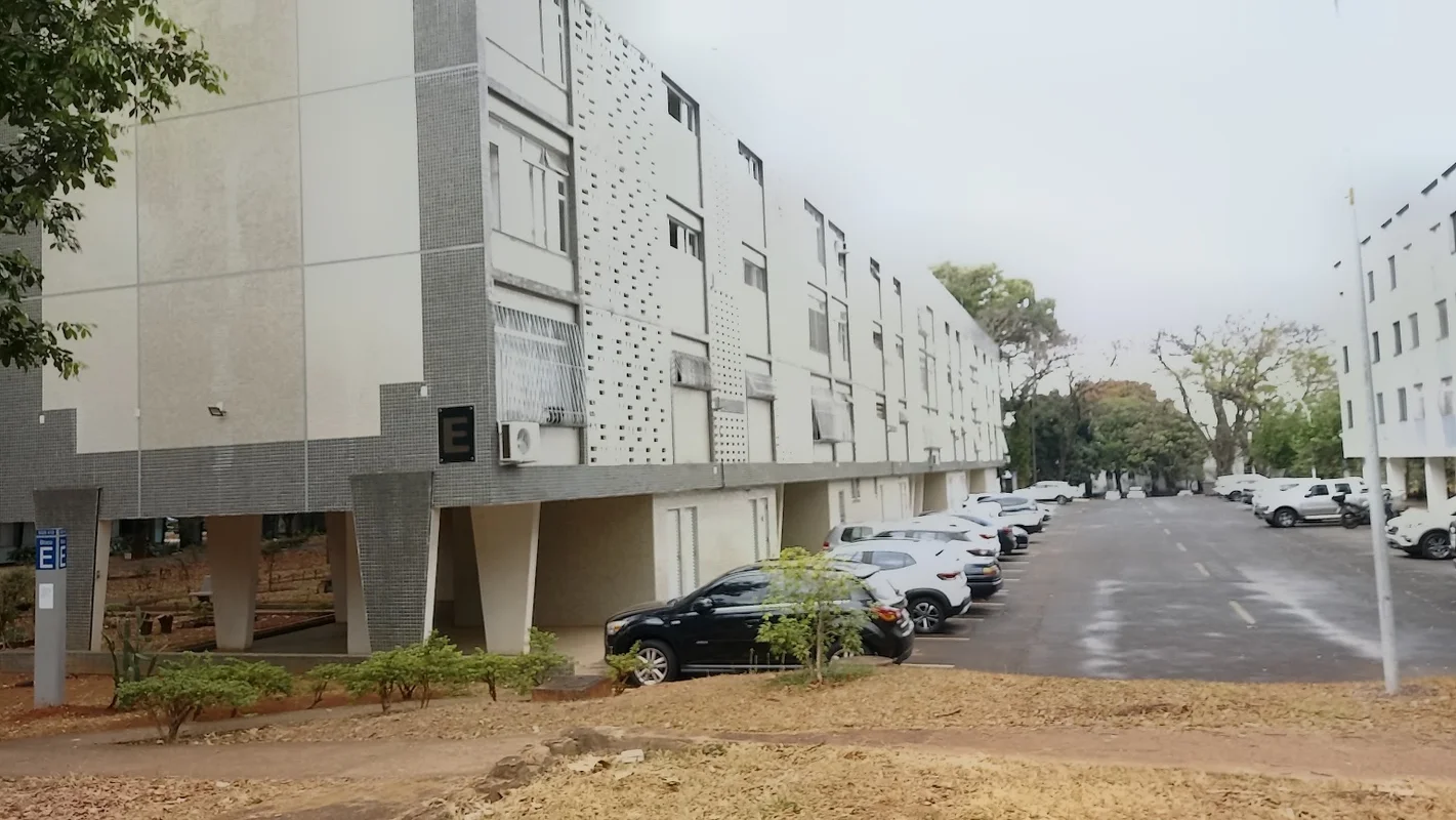Conheça este apartamento vazado de 3 dormitórios na SQS 412 Bloco E, ASA Sul, em...