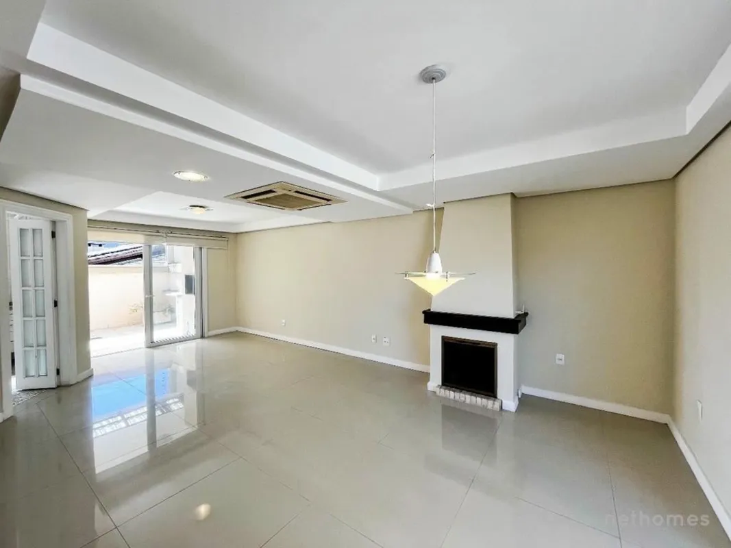 Casa em condomínio no bairro Chácara das Pedras, à venda pela Urban Haus, com 4 ...