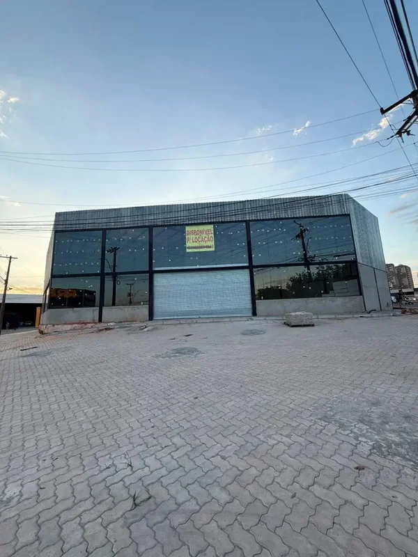 JDM IMOBILIÁRIA ALUGA :Loja enorme, localizada em Samambaia, ao lado do mercado ...