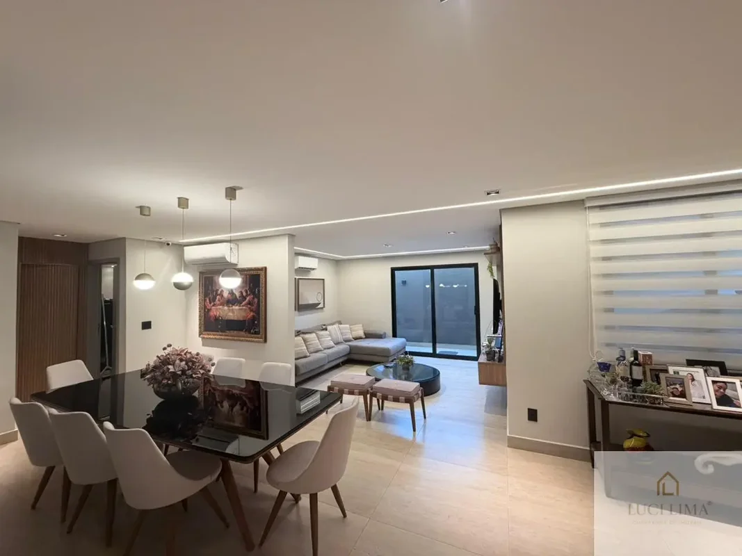 Residência exclusiva na QE 30 do Guará, com arquitetura em estilo platibanda, tr...