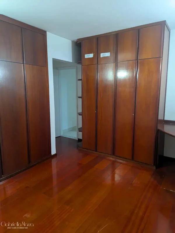 Alugo apartamento na SQN 104 Bl J com 3 quartos sendo 1suite. 124m2, nascente, v...