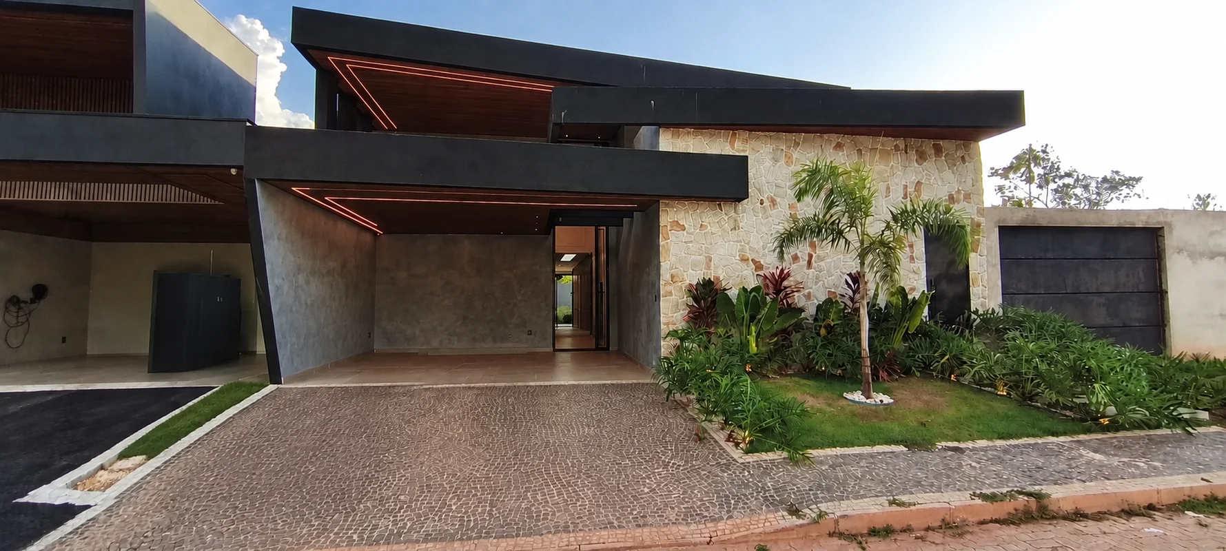 CASA PARK WAY | 3 SUÍTES | CONDOMÍNIO | ACEITA PERMUTACASA NOVA MODERNA À VENDA ...