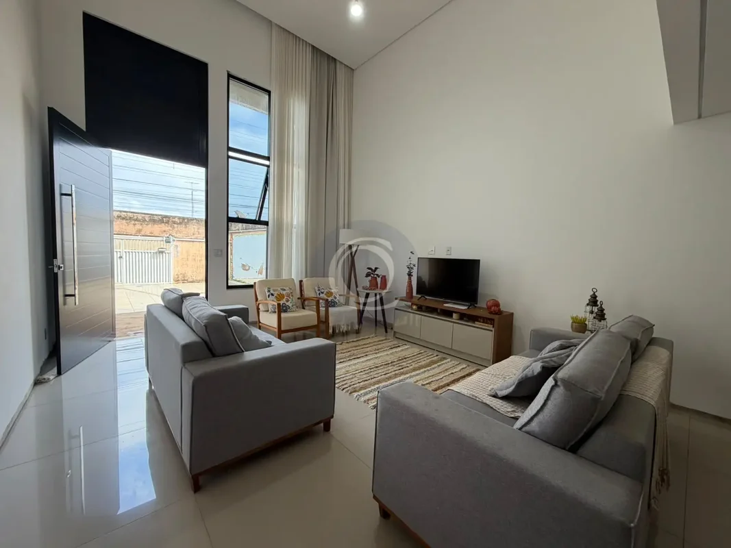 Casa no setor oeste do Gama Casa com sala ampla com pé direito alto, 3 quartos, ...