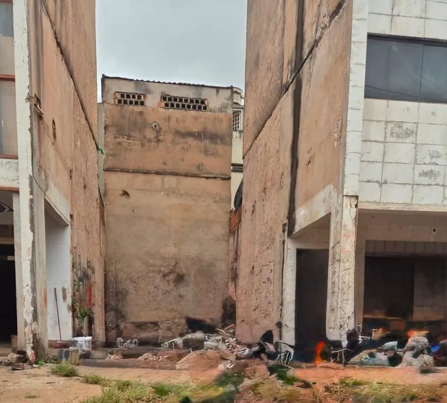 Descubra este excelente terreno de 65 m², situado na Zona Industrial do Guará, e...