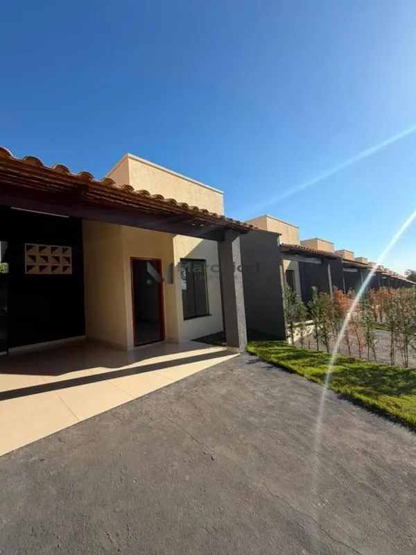 ÁGIO DE CASA NOVA EM CONDOMÍNIO TRINDADE SETOR CRISTINA DESCRIÇÃO DO IMÓVEL Casa...