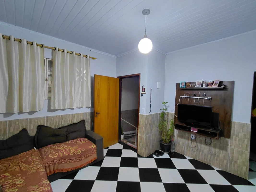 Cond. Vale dos Pinheiros - Cond abertosão duas casas1ª casa2 quartos, sendo 1 su...