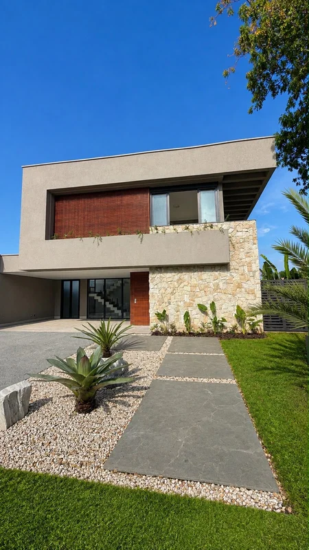 ??? PORTAL GREEN Uma residência de alto padrão com 354 m² de construção em um lo...