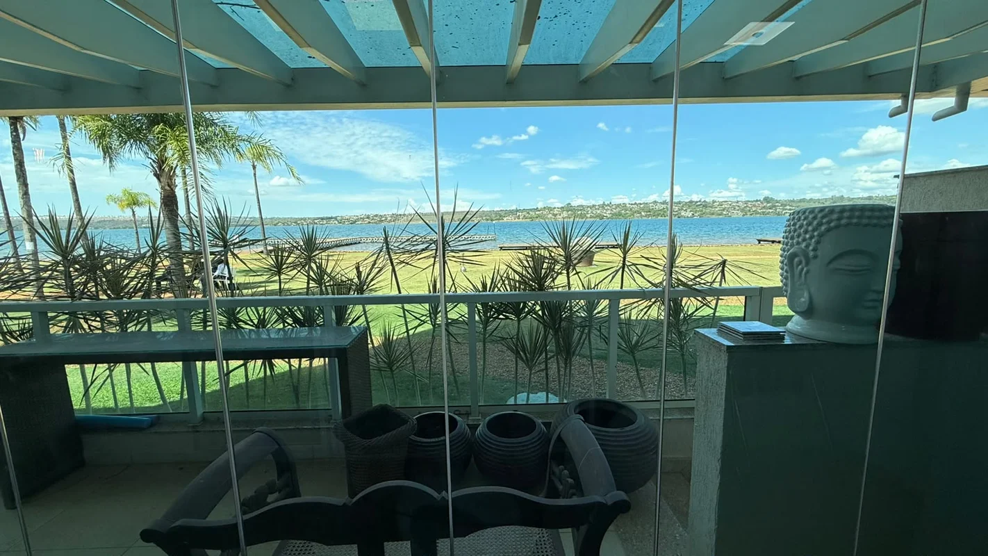Apartamento 1 suíte com varanda e vista para o lagoApartamento de 1 suíte, com p...