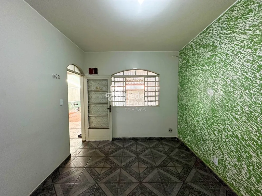 TH36043 - Quadra 604 Recanto das Emas, Casa 02 quartos, 120m². Agende sua visita...