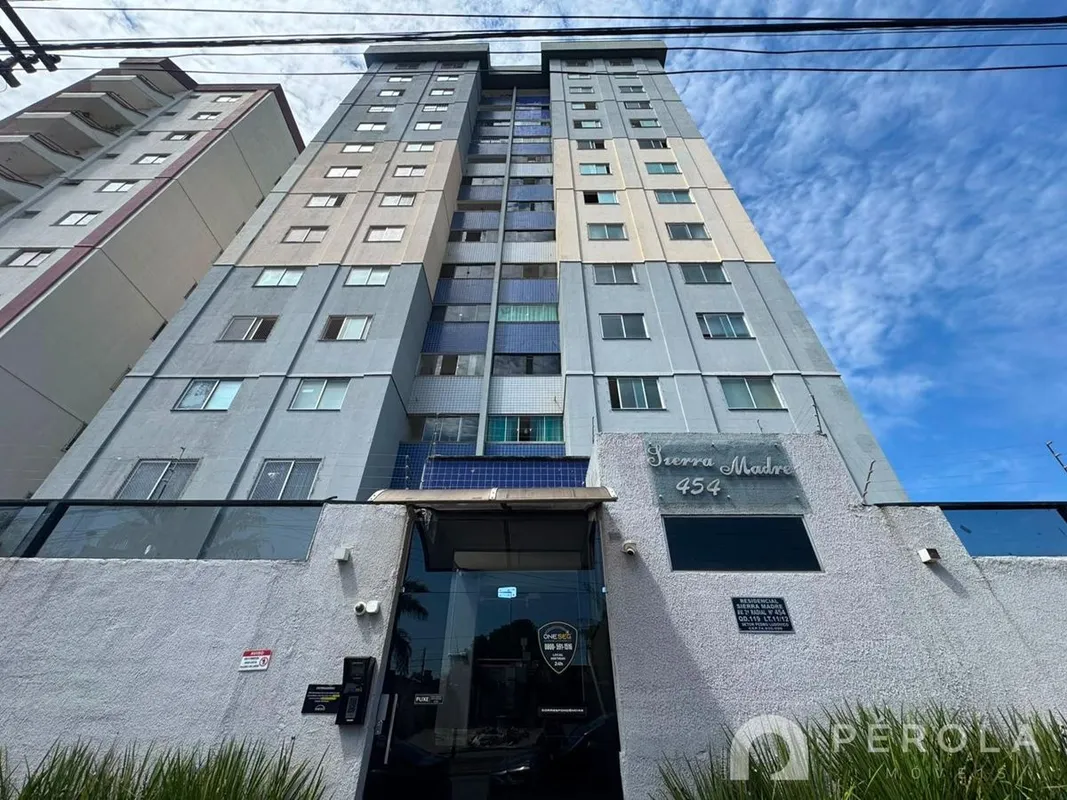 Apartamento com três quartos sendo um suíte, sala com sacada, cozinha e área de ...
