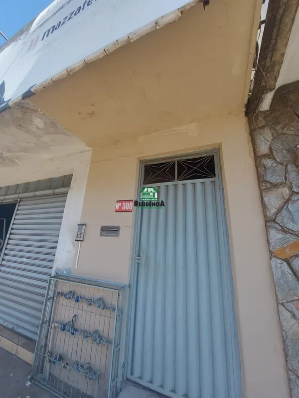 Excelente localização no Centro de Anápolis!O imóvel conta com: 02 quartos 01 ba...