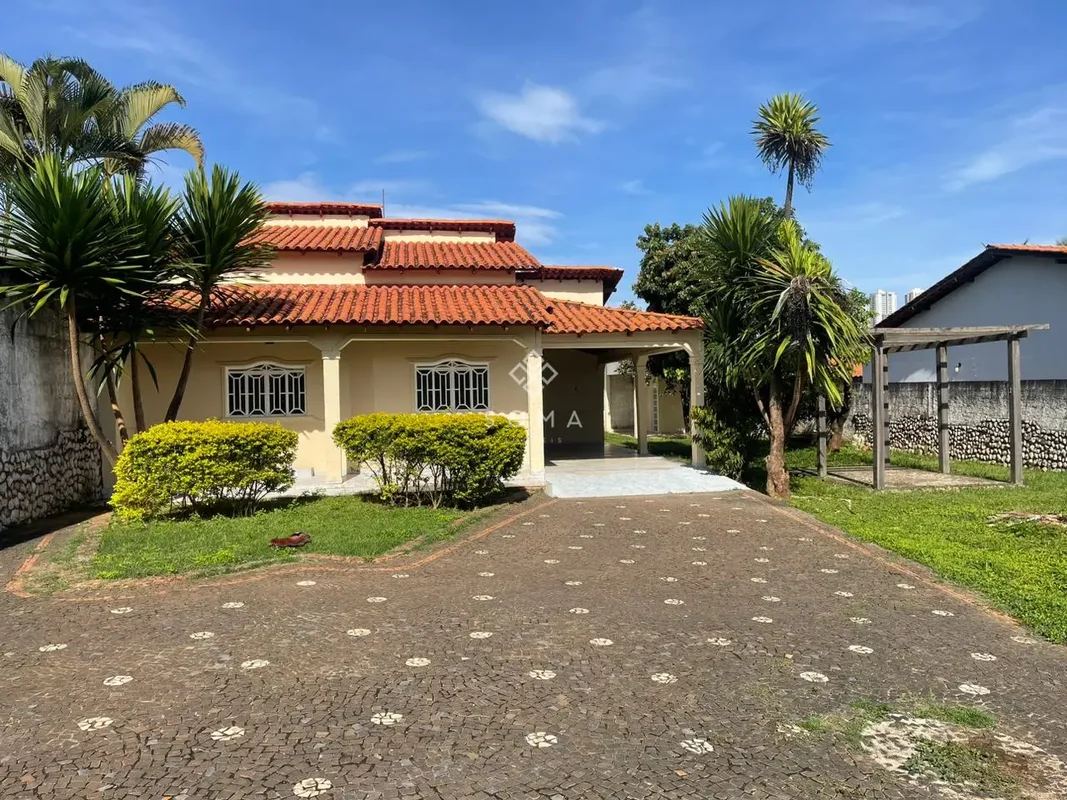 ESPECIFICAÇÕES DA CASA:- Sala ampla - Sala de jantar- Cozinha ampla com armários...
