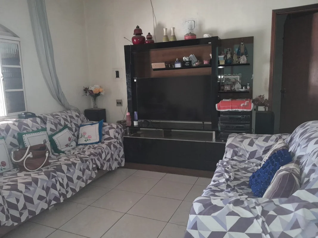 Oportunidade de compra um excelente imóvel e morar bem 02 casa independentes cas...