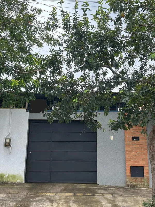 Casa Semi-Nova , com ótimo padrão de construção, com 2 quartos, sendo 1 suíte, b...