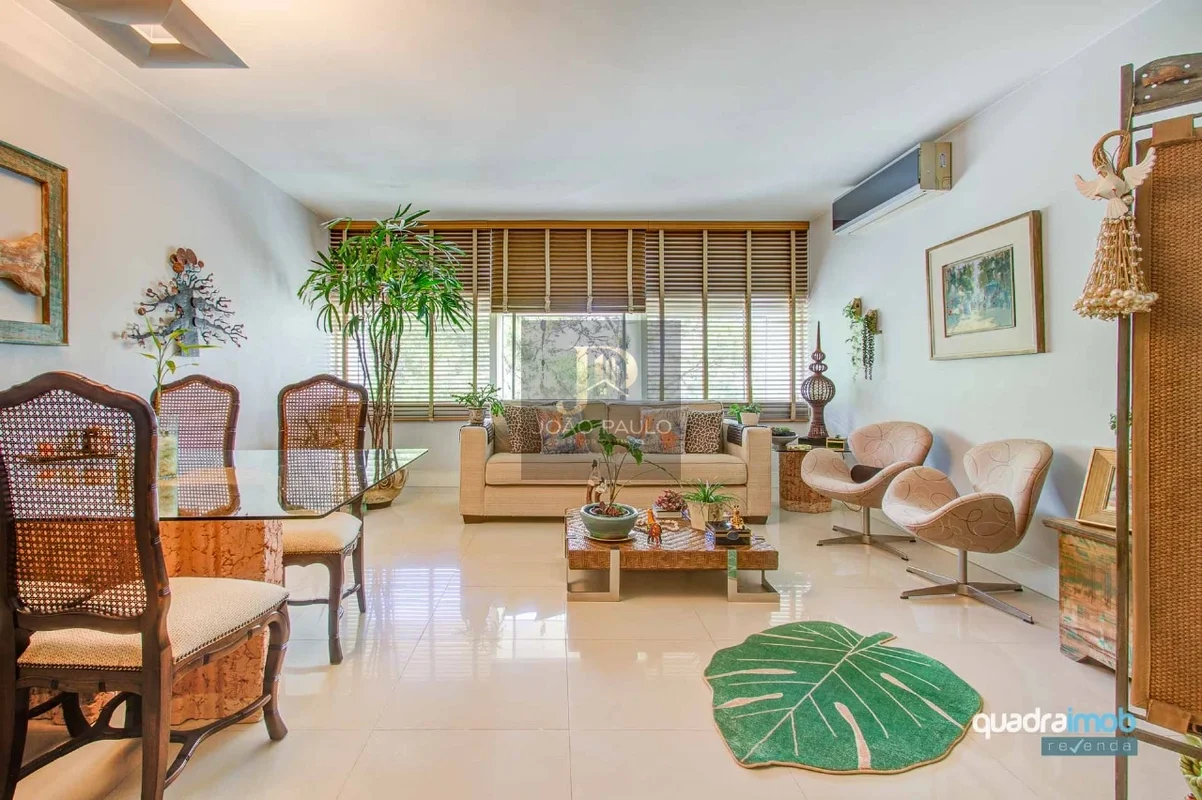 Apartamento Reformado 3 Quartos (1 Suíte) – SQS 107 Sul, BrasíliaSe você busca s...