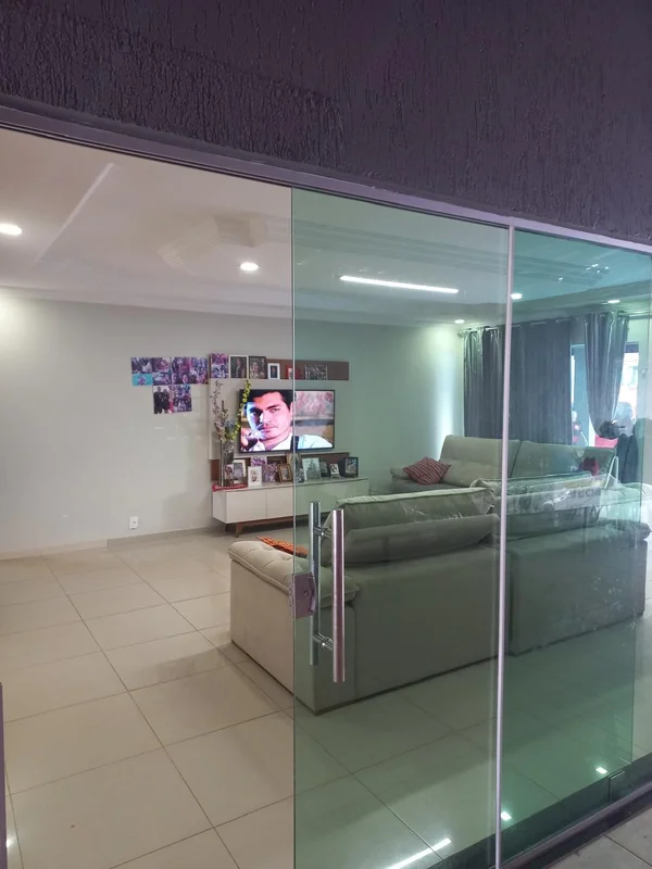 Casa no Guará Park – 850 m² de terreno | 3 Residências| Área de churrasco.Uma pr...