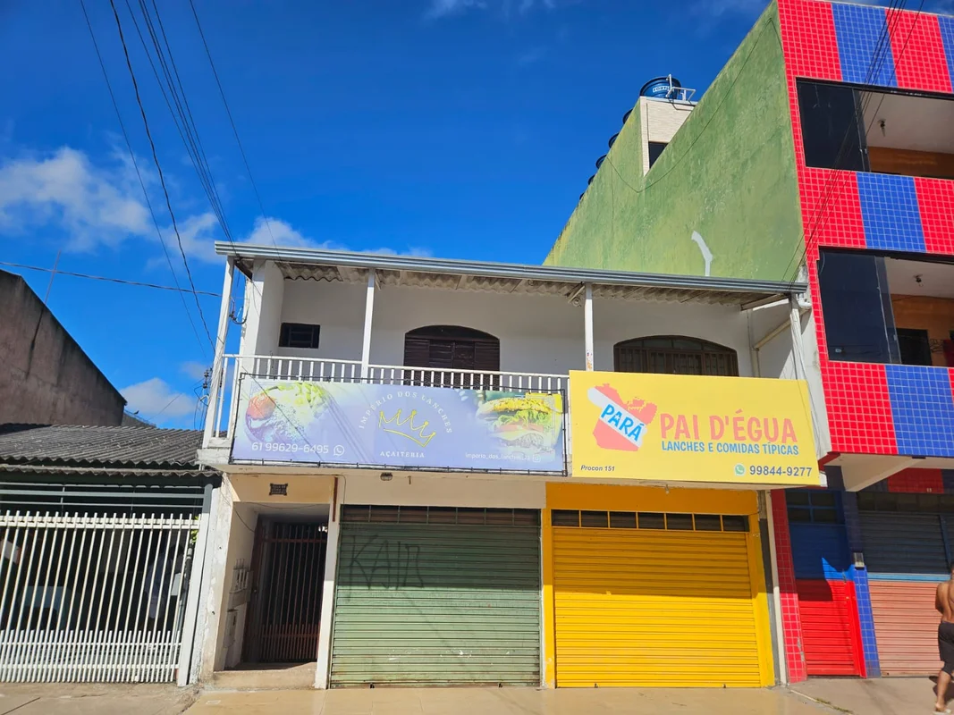 vendo prédio no varjão quadra 8, com duas lojas e três apartamentos, todos aluga...