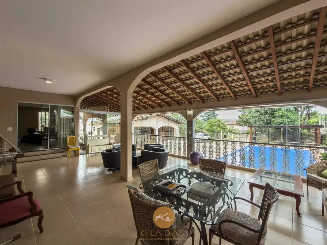 Excelente residência duplex no Lago Norte, totalmente reformada, com aproximadam...