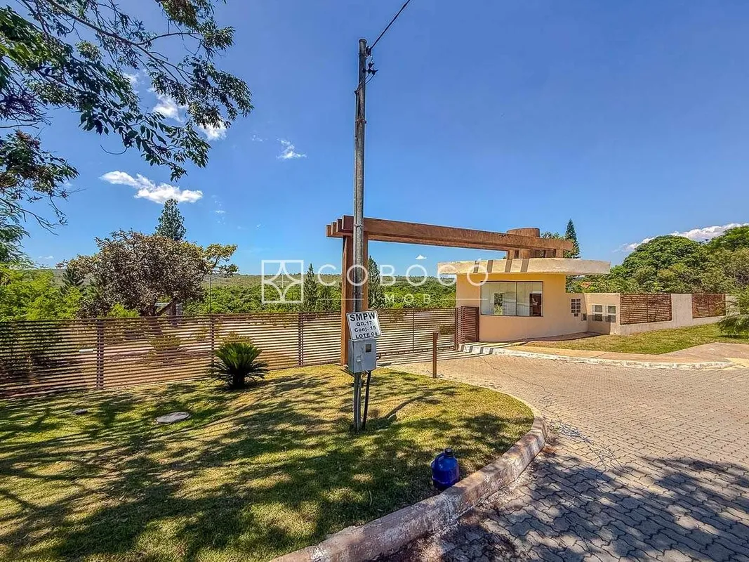  Vendo lote de 2.000 m² na região do Park Way (Condomínio Jacarandá). Condomínio...