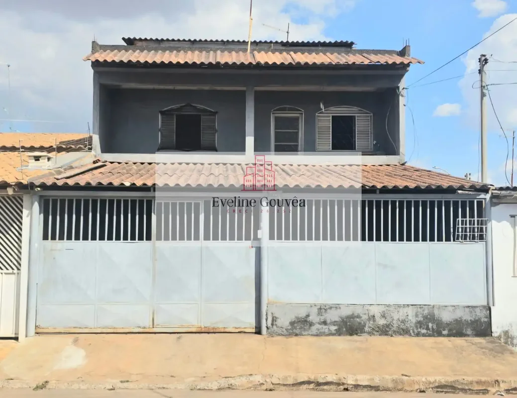 Sobrado na QR 510 de Samambaia — Localização Estratégica!Excelente oportunidade!...