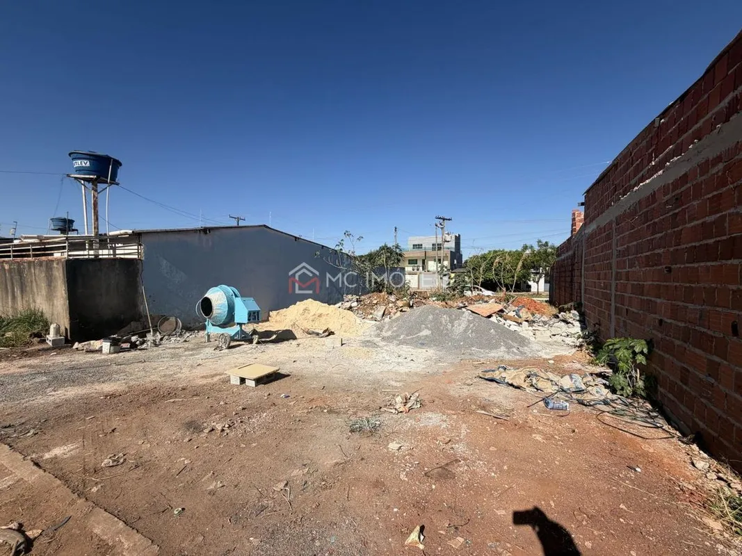 Lote comercial medindo 200 m2 vazado, localizado em uma avenida bem movimentada ...