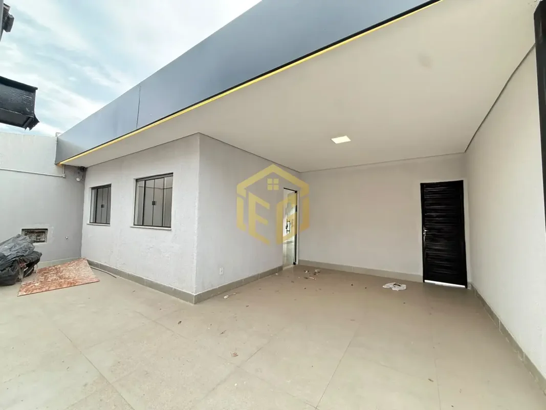 Este excelente imóvel de 3 dormitórios, incluindo uma suíte, está localizado na ...