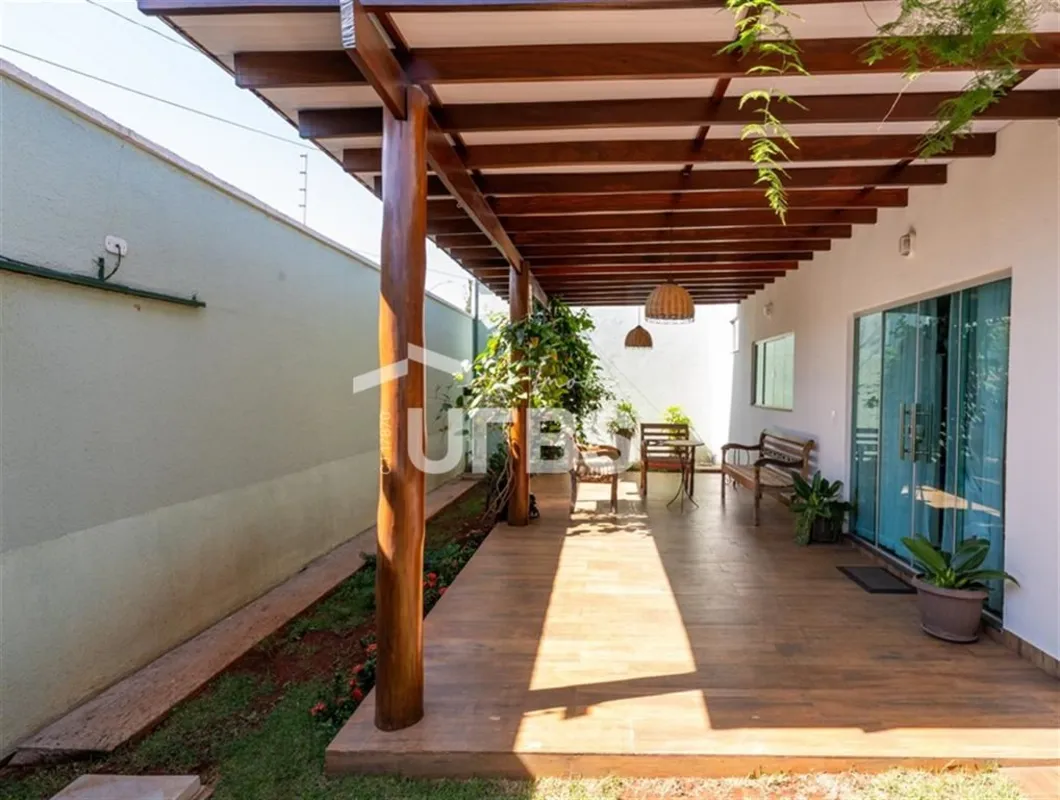 COD U-0034919 - Casa t-rrea com 238 m- de -rea constru-da em um terreno de 360 m...