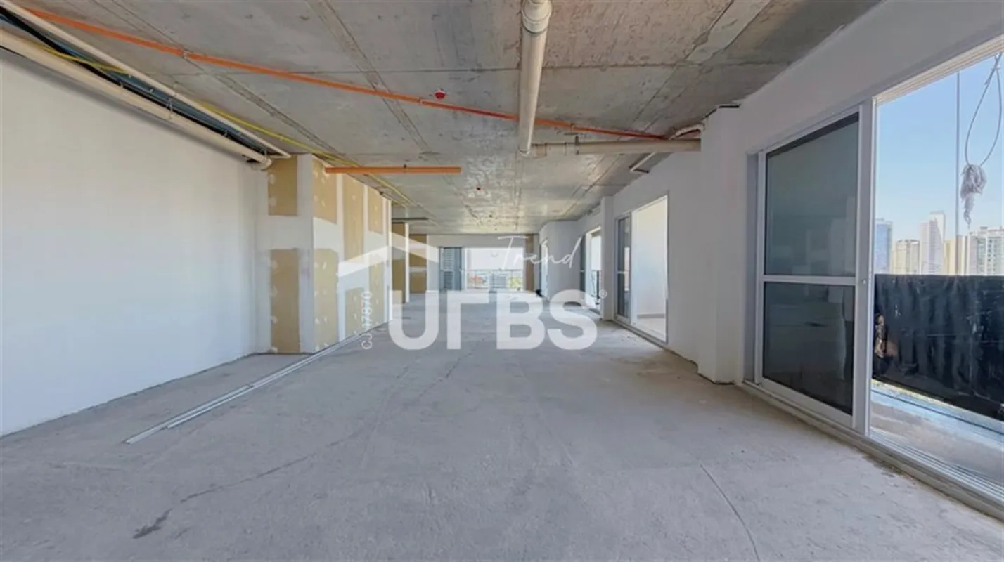COD U-0027311 - Im-vel comercial com 215 m- privativos e 6 vagas de garagem, dis...
