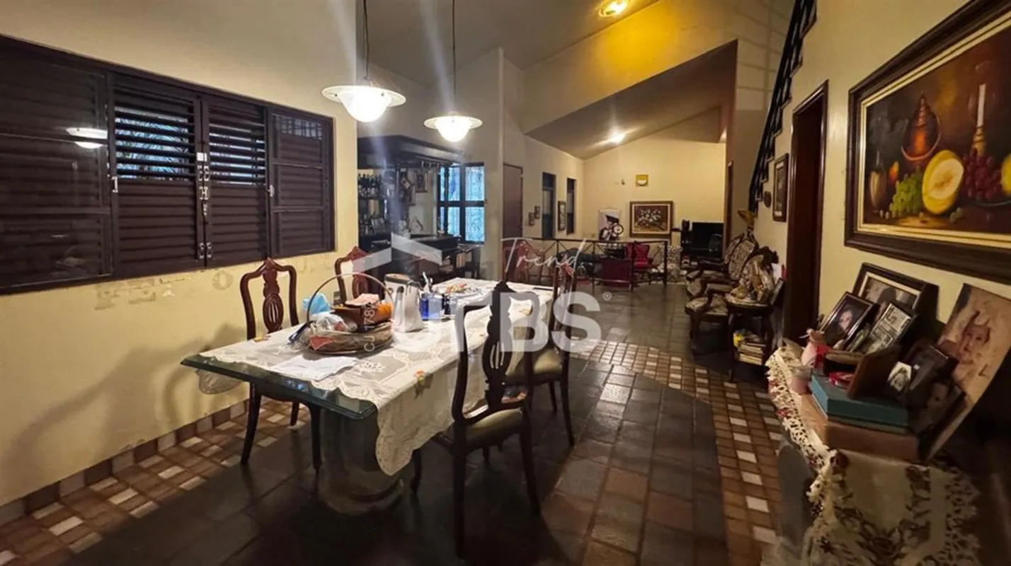 COD U-0024190 - Casa t-rrea de esquina no Setor Coimbra!Em um terreno de 614 m- ...