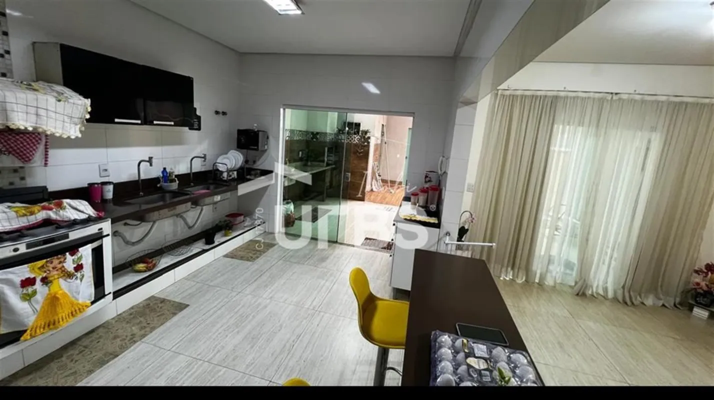 COD U-0031713 - Este sobrado triplex de alto padr-o conta com-360 m- de -rea con...