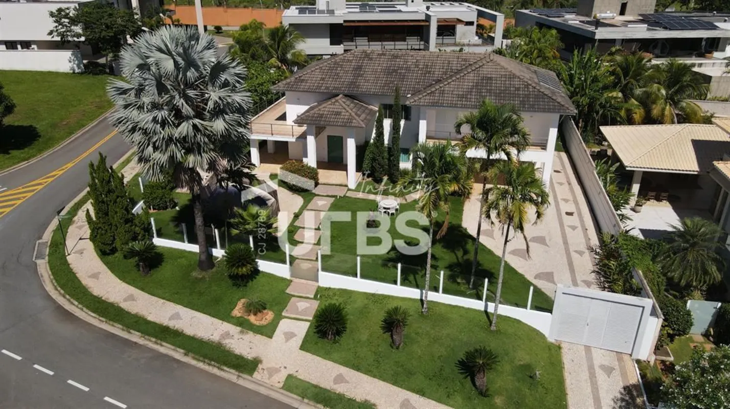 COD U-0023453 - Casa Cruzeiro do SulUm imponente e amplo sobrado de esquina em u...