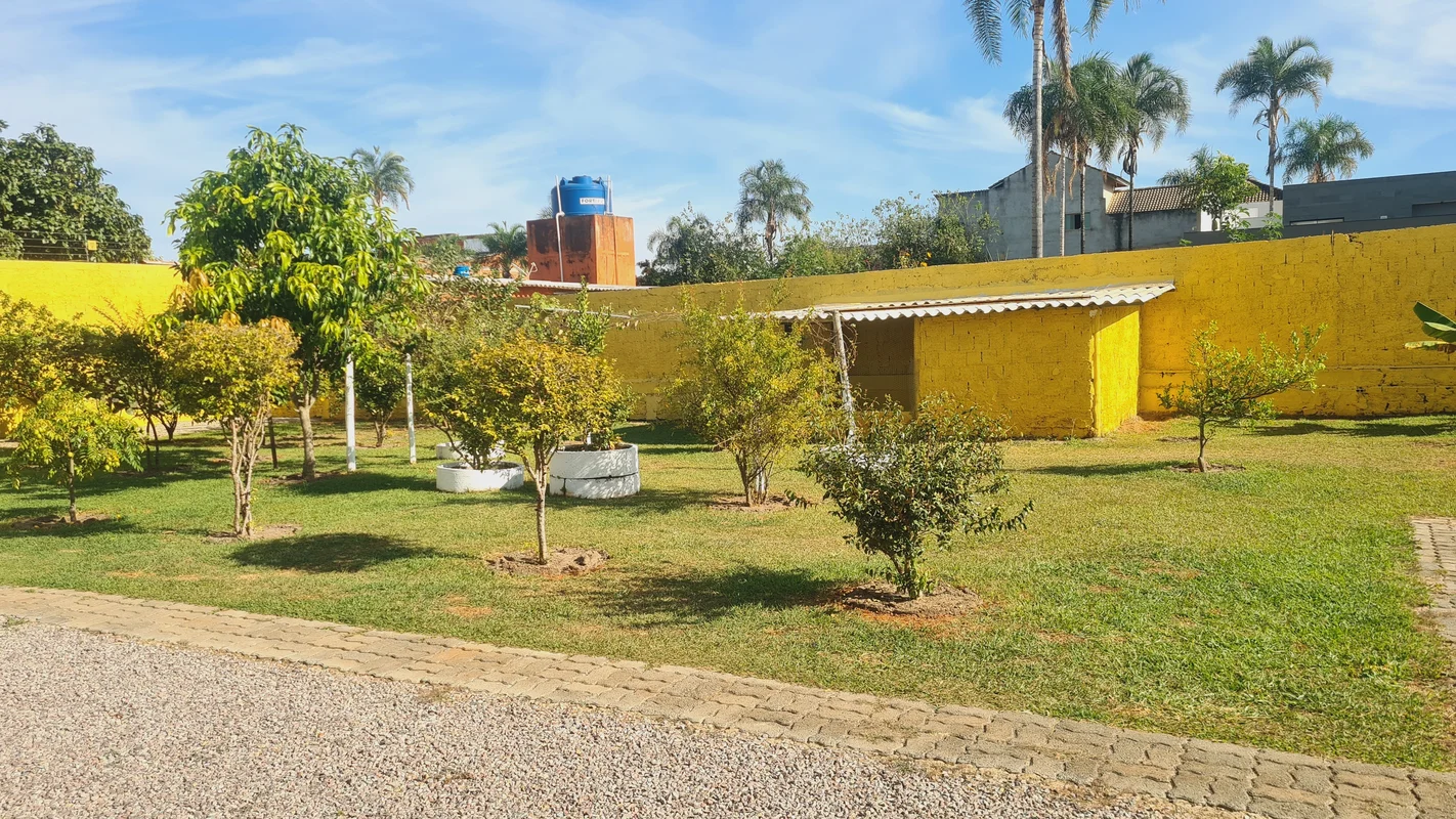 Imobiliária Gama ImobEspetacular casa 5 com quartos sendo 2 suítes.Sala com pé d...