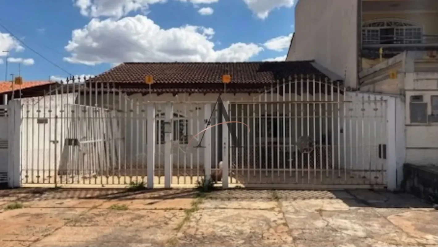 **Excelente Oportunidade em Taguatinga | Casa Toda na Laje + Edícula | Próximo a...