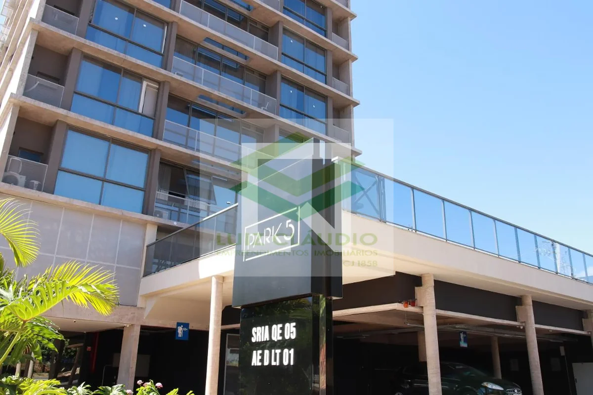 Descubra um apartamento reformado no Ed Park 05, próximo à Estação Feira, na QE ...