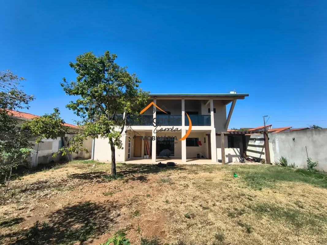 Imobiliária Margarete Corrêa vende casa no Condomínio RKSobrado composta de:- 4 ...