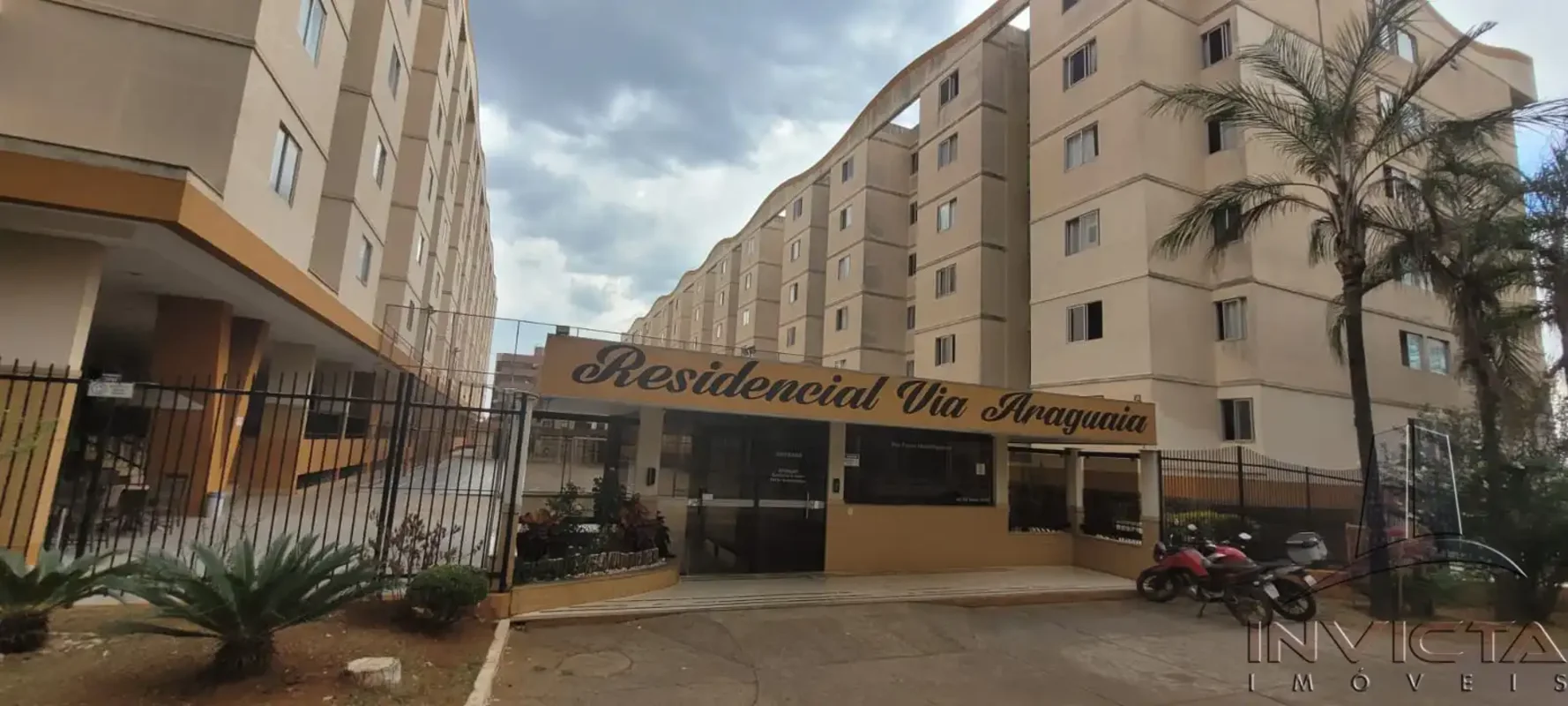 Apartamento com 2 quartos mais uma DCE Este apartamento muito bem localizado no ...