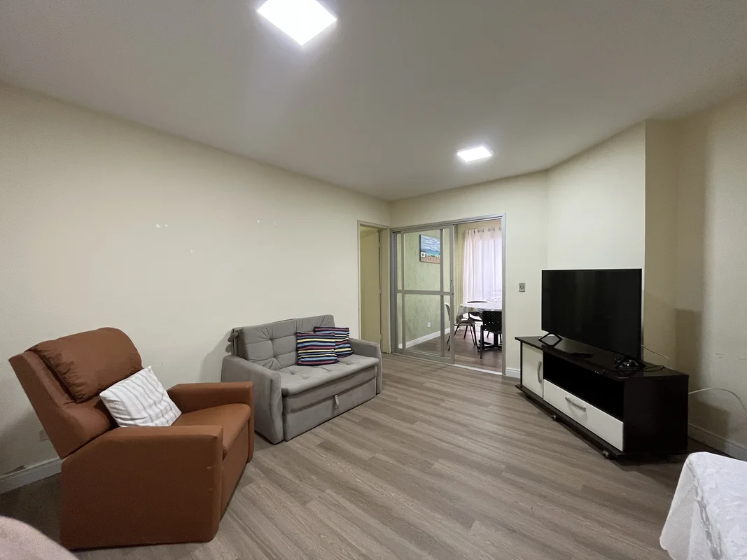 O imóvel conta com 3 quartos, sendo 1 suíte, 2 banheiros, sala de estar e jantar...