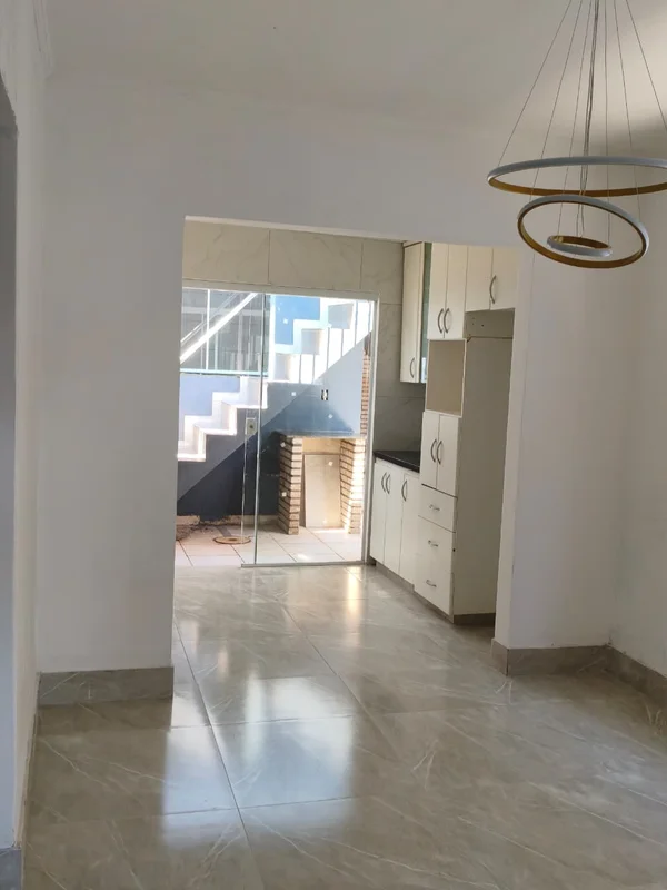  VENDO CASA – QNQ 4?? 105 m² de área construídaExcelente casa, bem localizada e ...