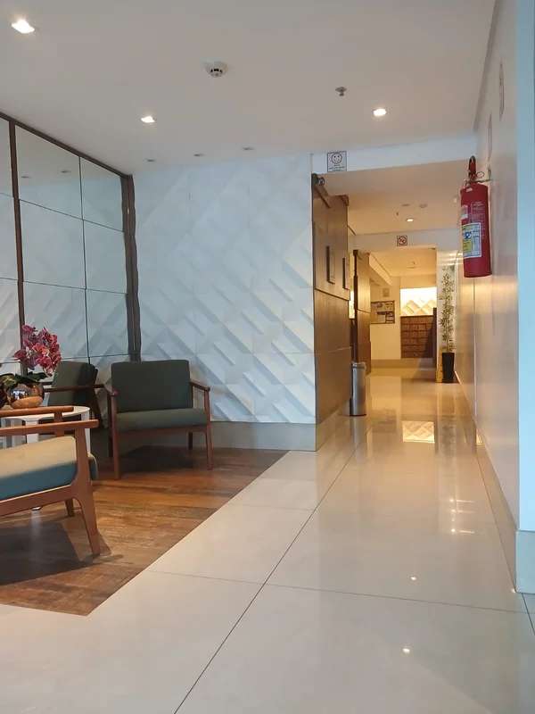 APARTAMENTO DUPLEX-COMPOSTO DE UMA SALA, UM LAVABO, VARANDA, COZINHA AMERICANA C...