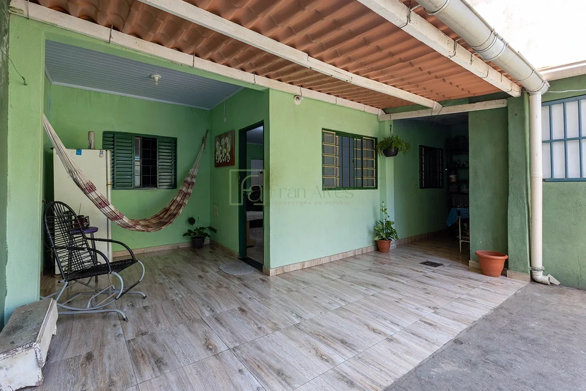 Casa localizada na avenida principal da QN 15E, no Riacho Fundo II, em excelente...
