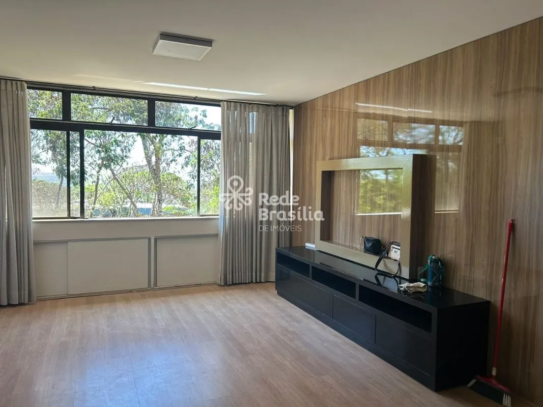 APARTAMENTO REFORMADO - VAZADO 4 QUARTOS SENDO 1 SUÍTE COZINHA COM ARMÁRIOS SALA...