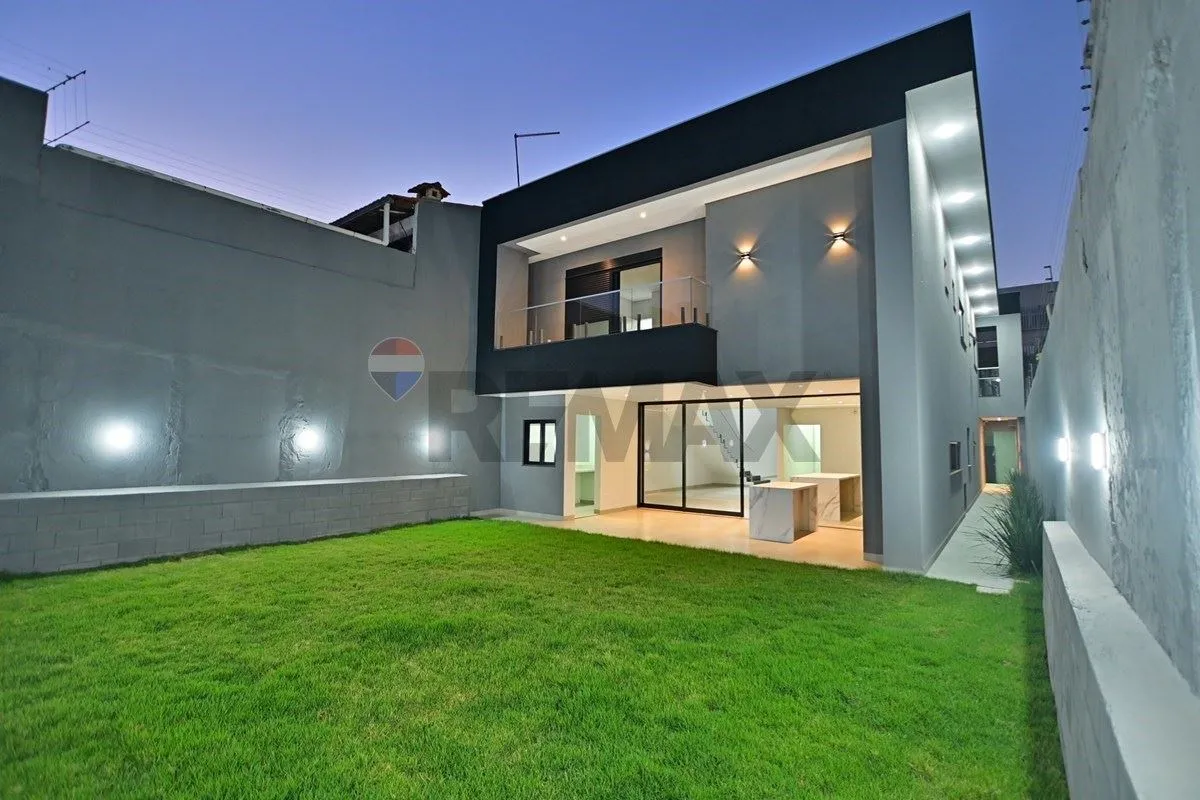 3 quartos (1 suíte) 318m² construídos lote de 350m² 3 vagas cobertas sem piscina...