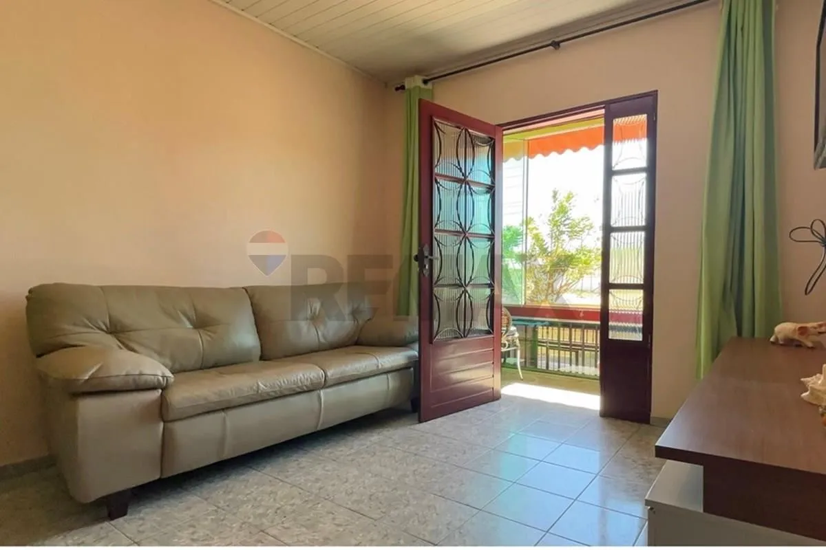EXCELENTE OPORTUNIDADE!CASA ESPAÇOSA COM 3 QUARTOS, 1 SUÍTE E 3 VAGAS | 208M² DE...
