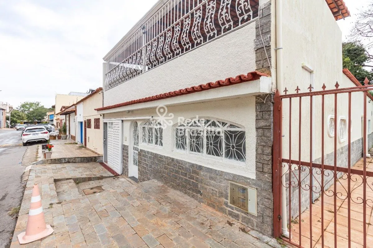 SHIGS 709 - Kitnet / Apartamento em Casa Térrea com 1 quarto e Garagem - Asa Sul...
