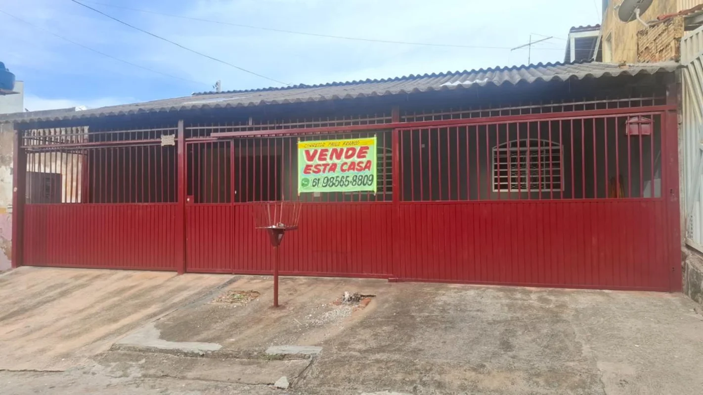 Descubra uma casa charmosa e prática na Quadra 102 no Recanto das Emas!- Casa de...