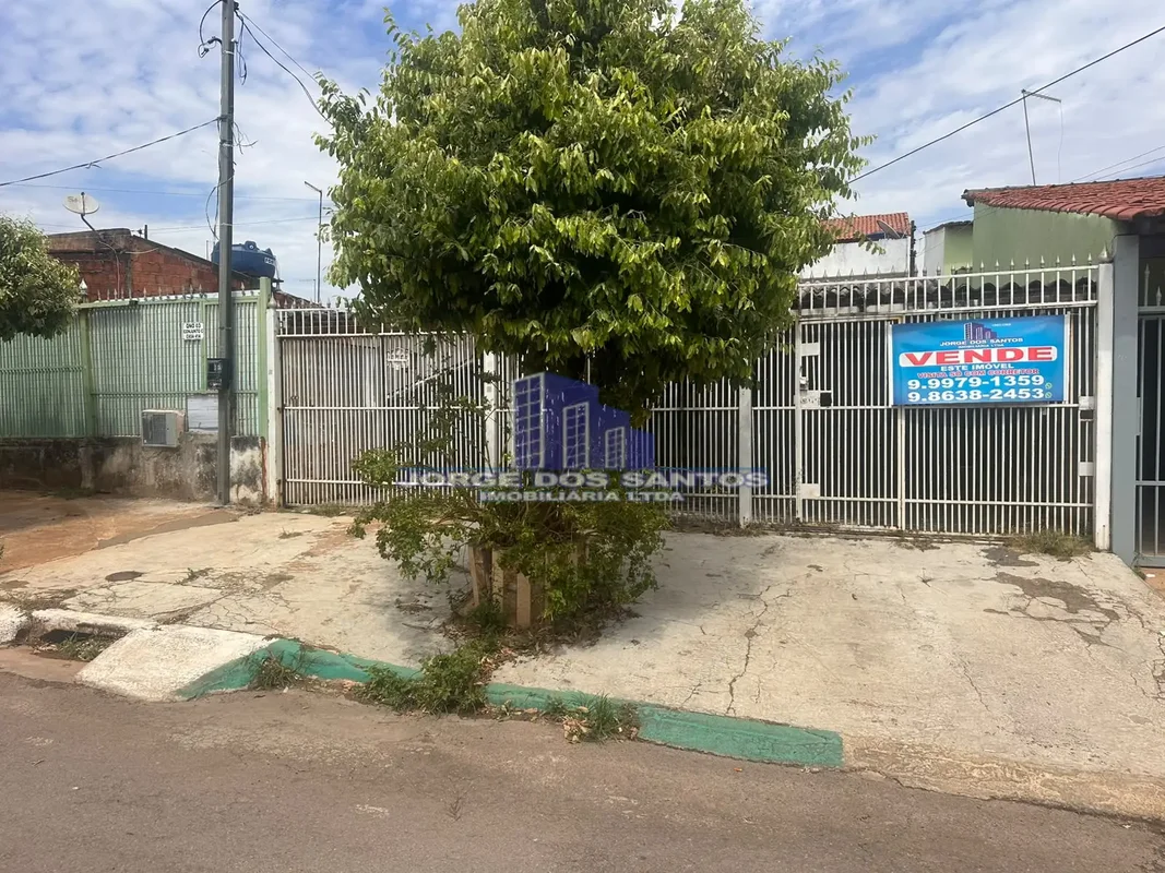 ÓTIMA OPORTUNIDADE! CASA COM CASA DE FUNDOS – QNO 03 Imóvel nascente, bem distri...