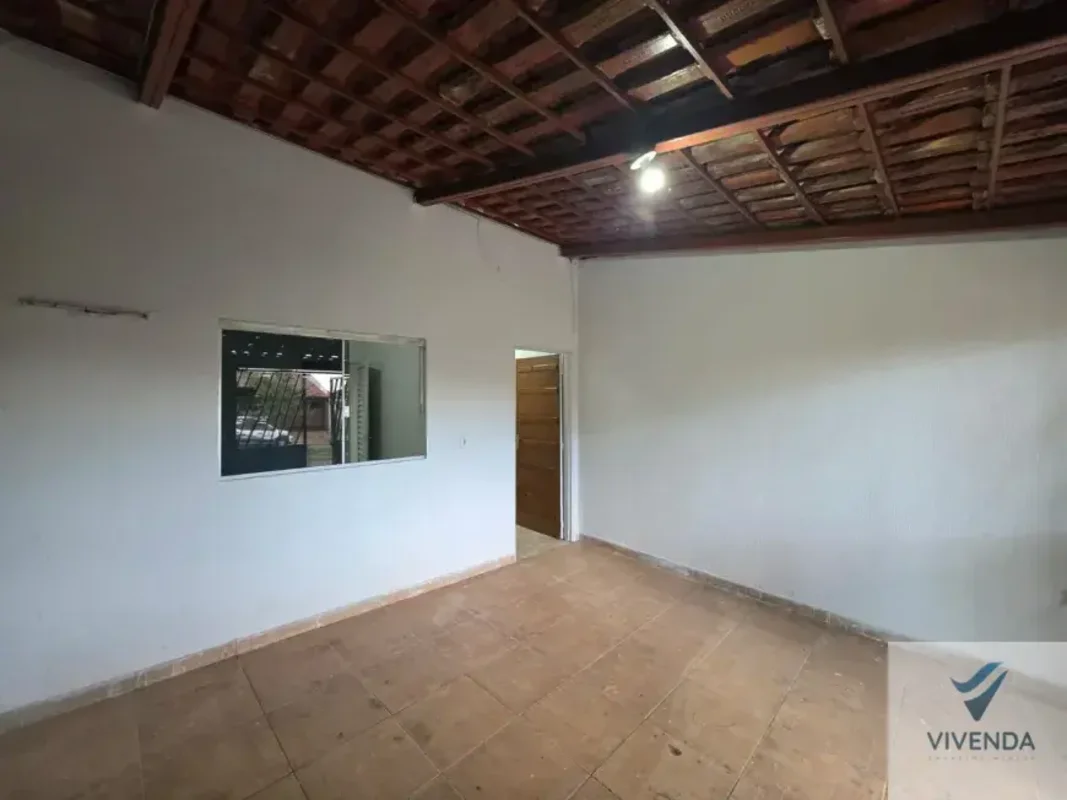 Localizado no bairro Jardim Diamantina, este imóvel possui 70 m² de área, oferec...
