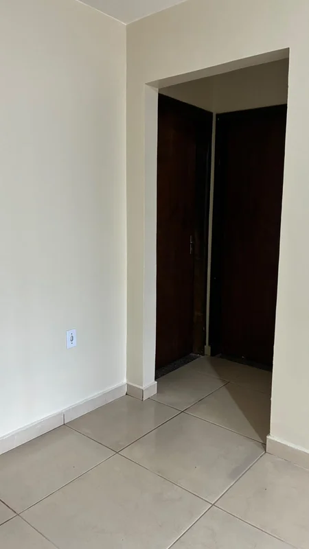 ?? VENDO CASA DE ESQUINA Melhor Quadra da Candangolândia Desocupada Casa nascent...